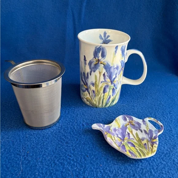 Ashen Blue Iris Floral Tea Mug with Lid & Strainer Rare Find. - Picture 2 of 13
